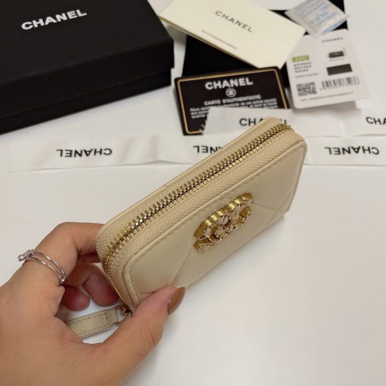 Ch**el Zipper wallet