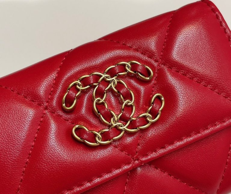 Ch**el 19 card holder with flap