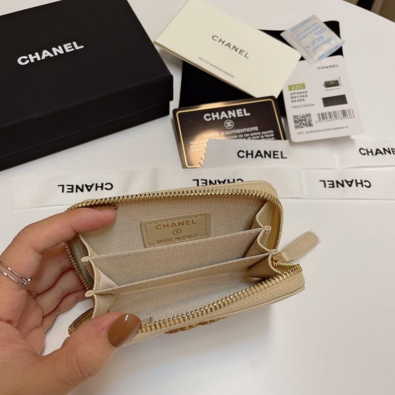 Ch**el Zipper wallet