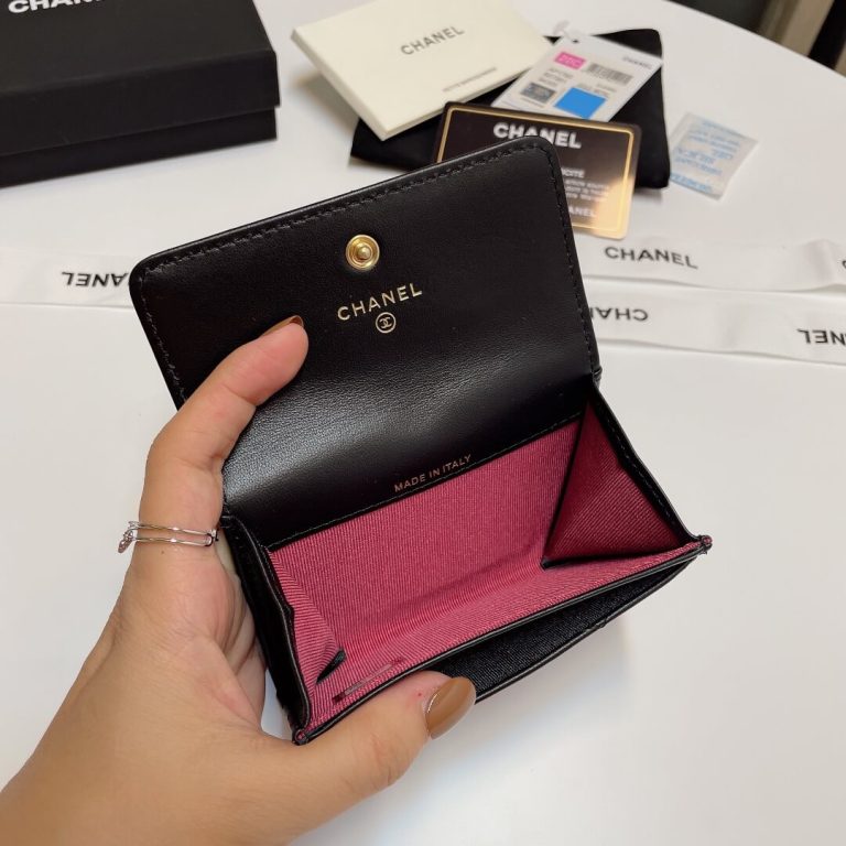 Ch**el 19 card holder with flap
