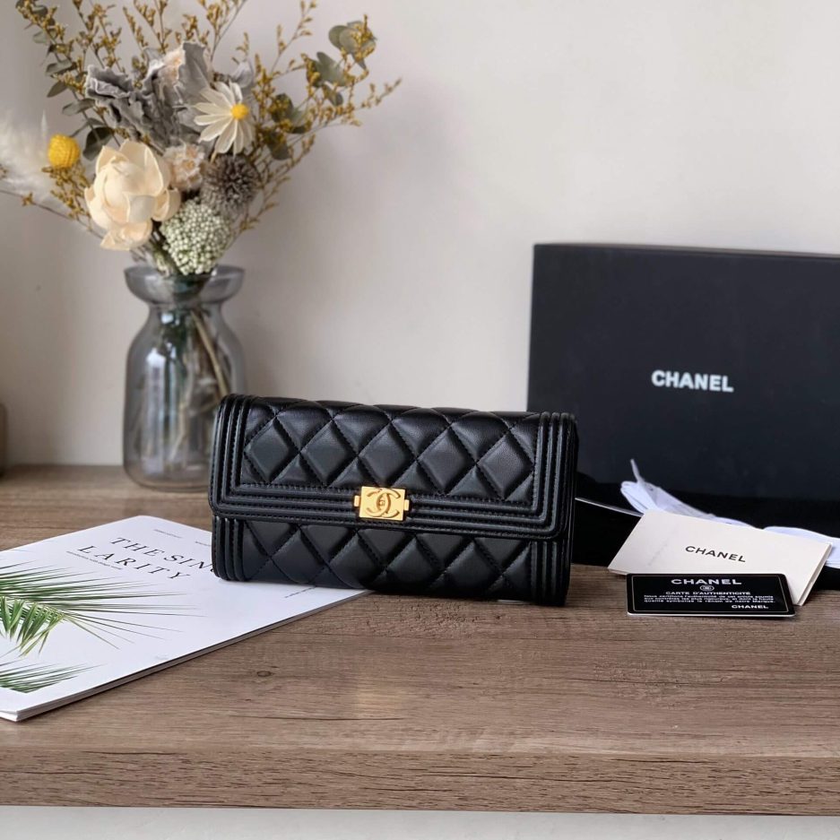 Ch**el classic long wallet