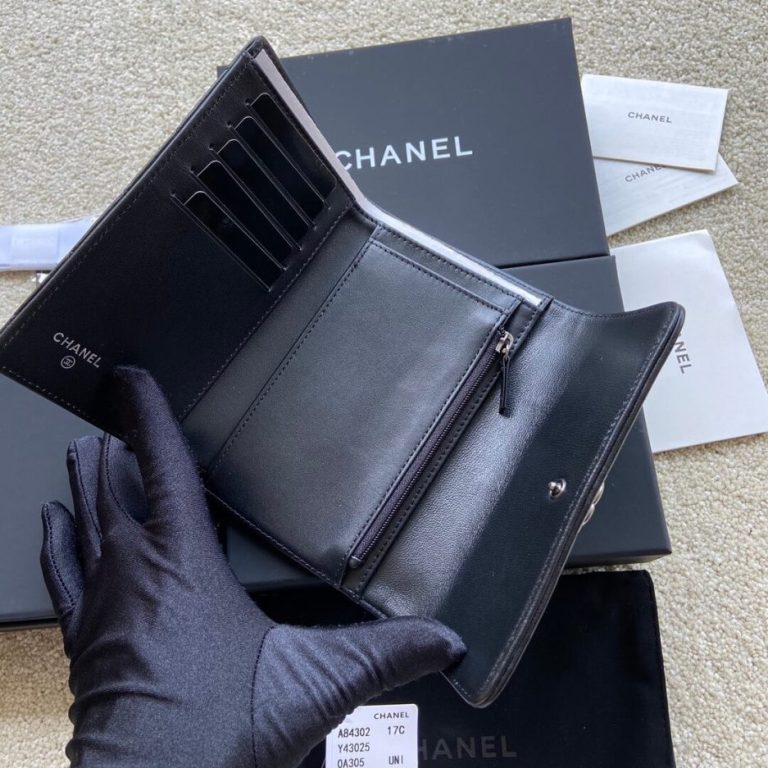 Ch**el boy long wallet
